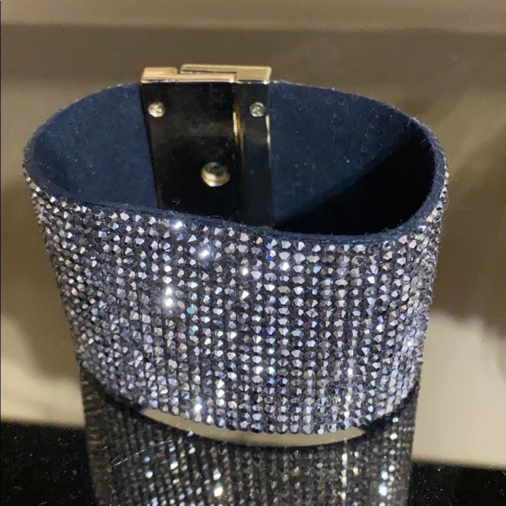 Lock Bracelet - Picture 2 of 3